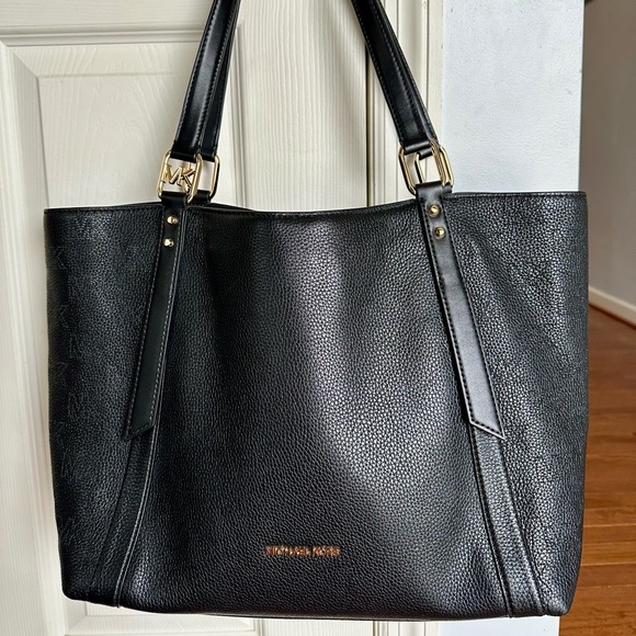 NWT Authentic Michael Kors Arlo large bag.Shoulder Tote, MK...